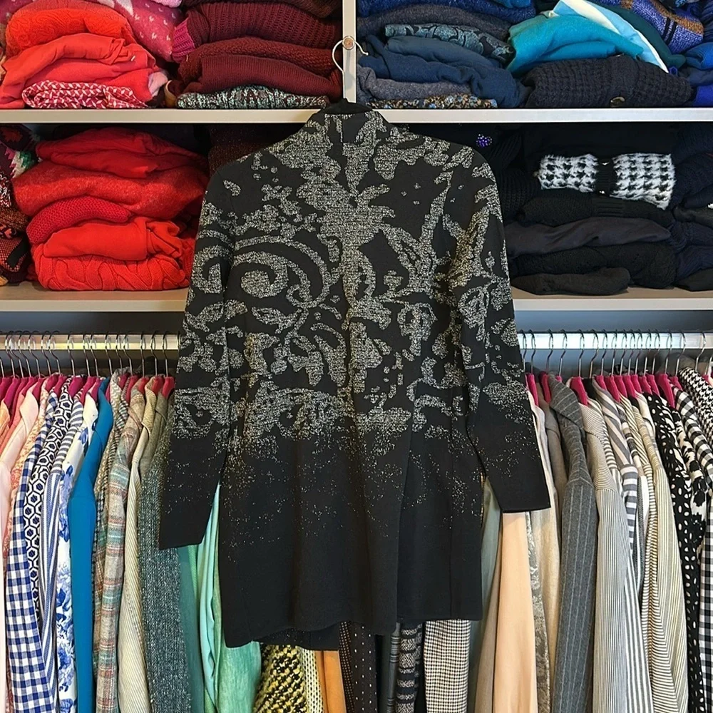 Chico’s black with metallic print long sleeve open front cardigan size 0 (M)